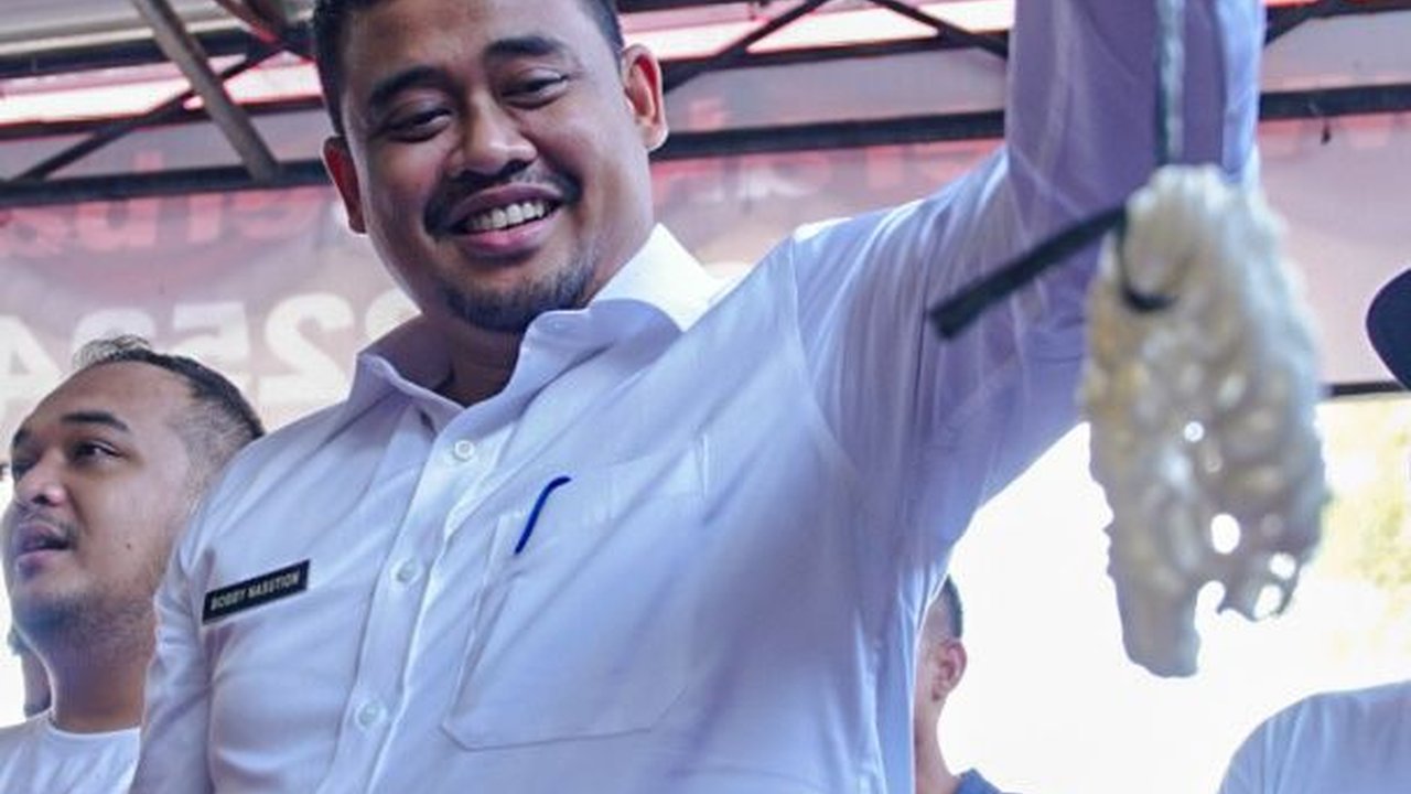 Makna Postingan Bobby Nasution Bersama Jokowi dan Relawan