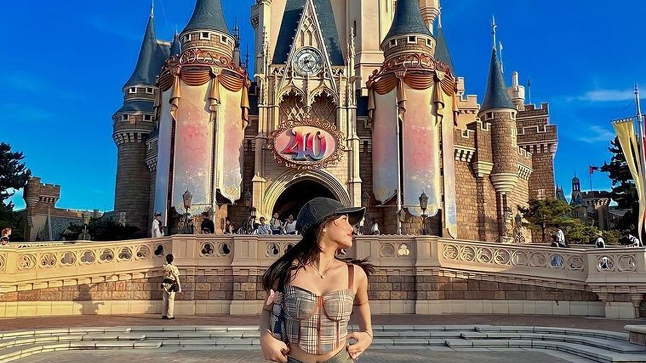 Disebut Makin Cantik, Intip Momen Fuji saat Liburan ke Disneyland Tokyo