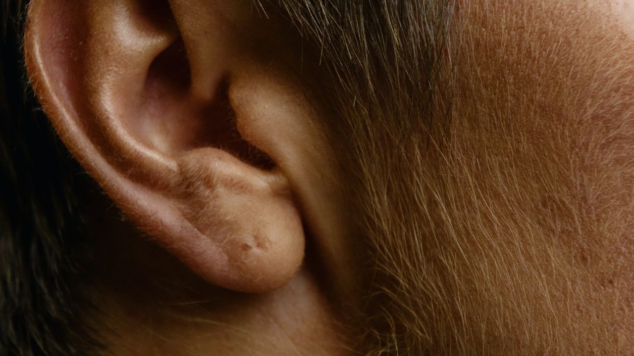 6 Cara Mencegah Masalah Pendengaran ketika Berada di Lingkungan Sangat Bising