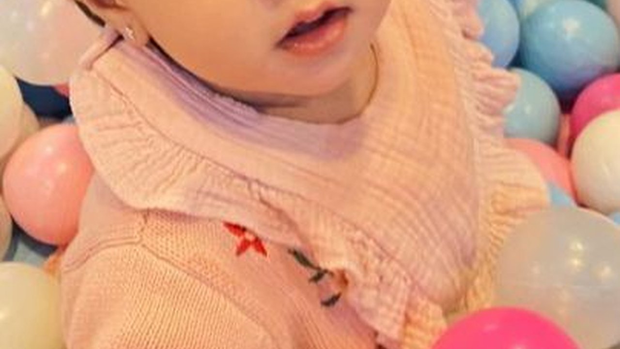 10 Potret Terbaru Amala Anak Irish Bella Kini Menginjak 1 Tahun, Cute Banget!