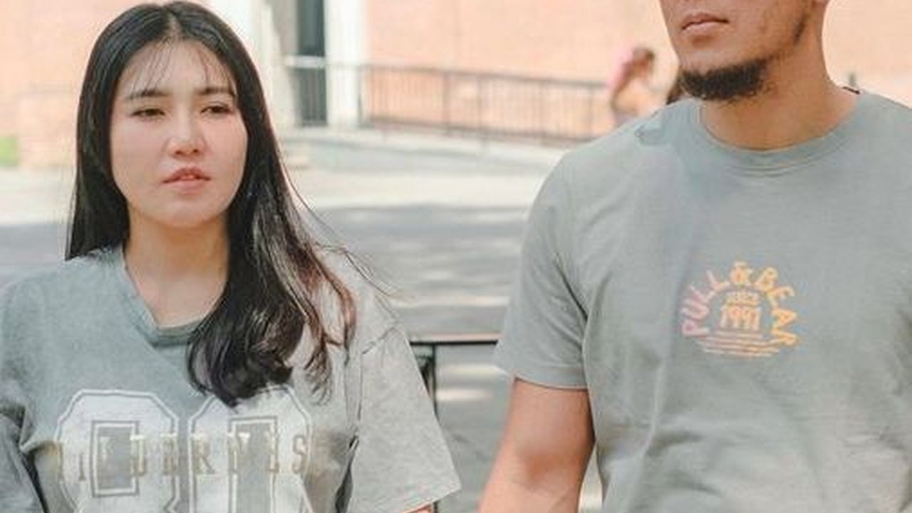 Potret Cantik Via Vallen di Amerika Serikat Bersama Suami: Berasa Prewed Lagi