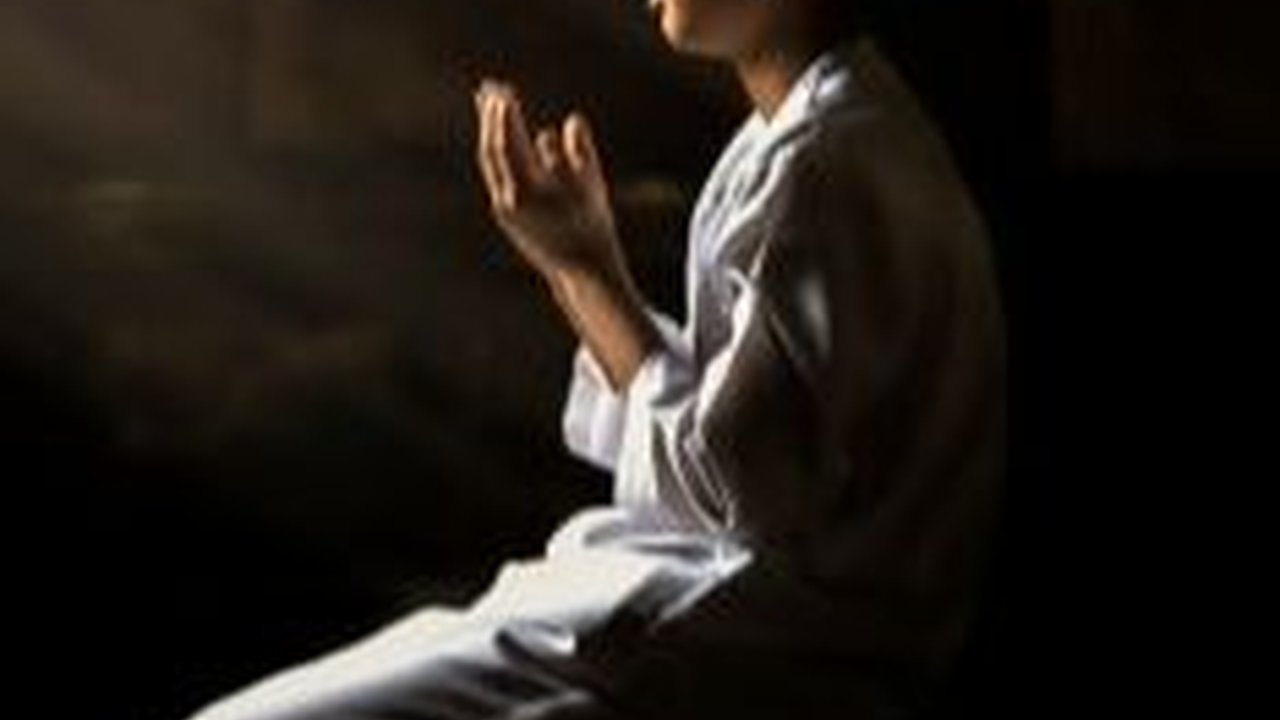 Waktu Terbaik Sholat Tahajud Lengkap Beserta Tata Cara, Bacaan Niat & Doanya