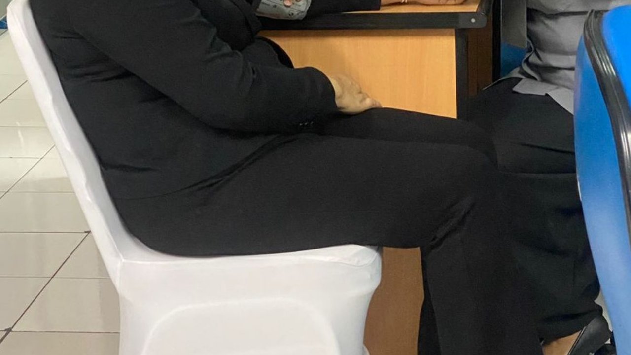 Tatapan Tajam Putri Candrawathi Jalani Tes Kesehatan Sebelum Dijebloskan ke Lapas Pondok Bambu