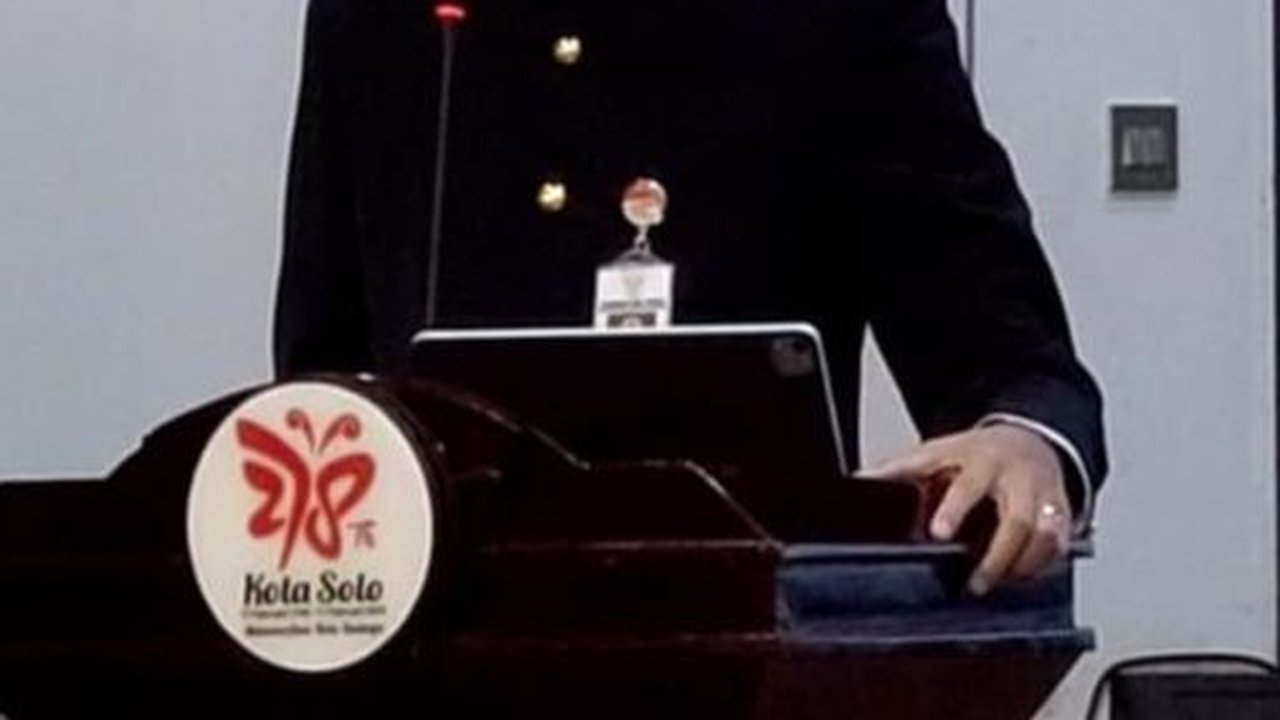 Gibran Tidak Hadir Dampingi Ganjar di Balai Kota Solo, Ada Apa?