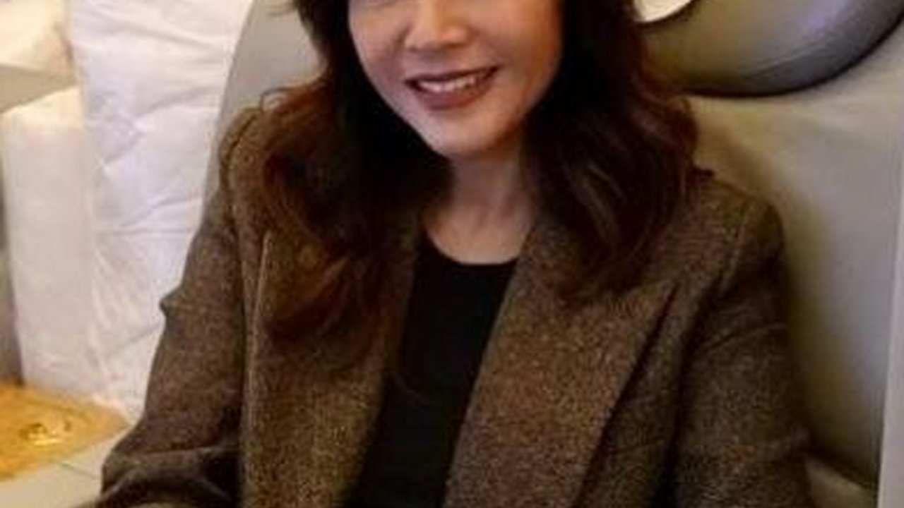 Potret Maia Estianty Boyong Anak & Calon Mantu ke Inggris, Netizen 'Senyumnya Bunda Istimewa Banget'