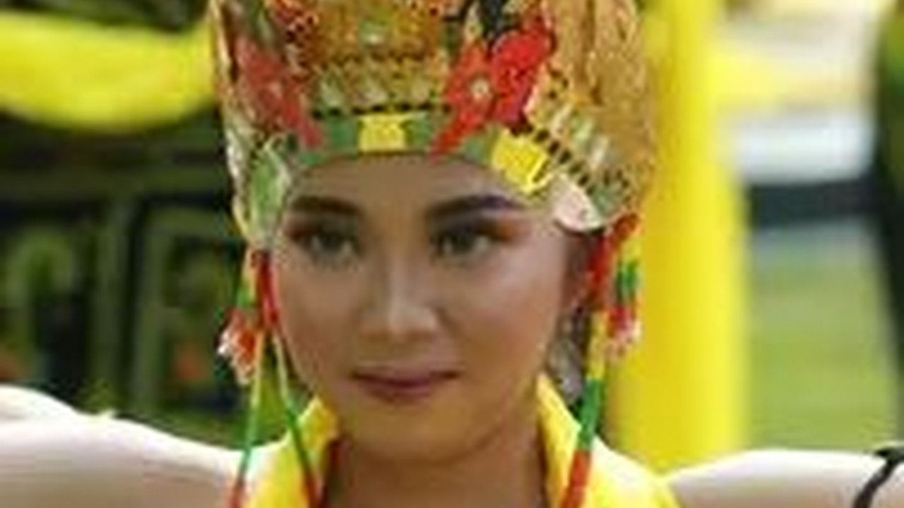 Bukan Hanya Sekedar Aksesoris, Ini Makna Omprog Mahkota Penari Gandrung Banyuwangi