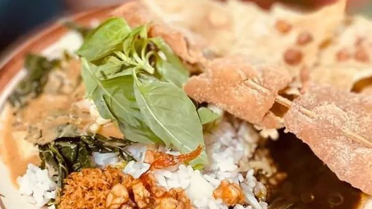 Cita Rasa Unik Pecel Rawon, Diklaim Kuliner Khas Dua Daerah di Jawa Timur