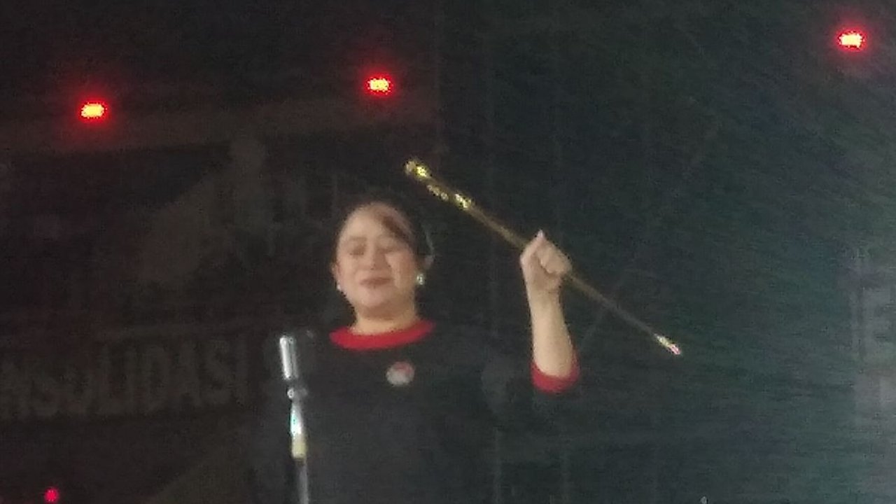 Puan Bawa Tongkat saat Apel Siaga PDIP: Simbol Amanat Bagi Bung Karno