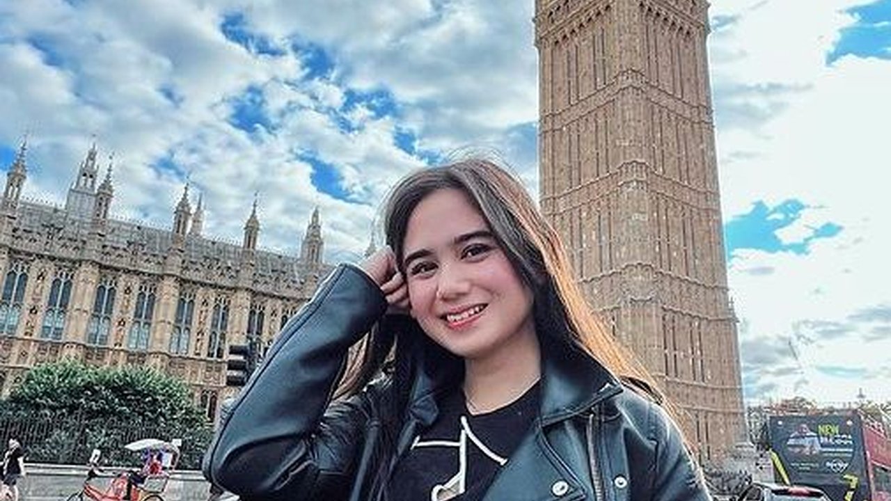 10 Potret Cantik Tissa Biani Jalan-jalan di London Bareng Calon Mertua Maia Estianty, Penampilannya Curi Perhatian