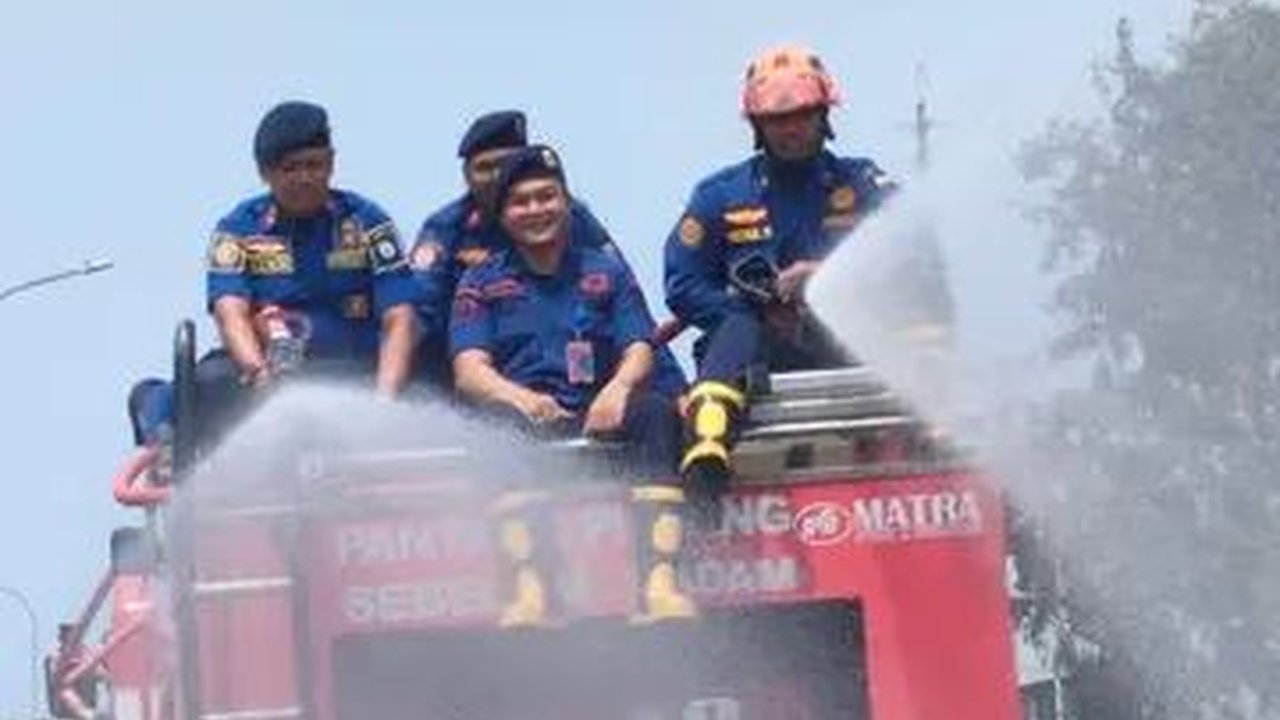 Pemprov DKI Klaim Penyemprotan Air dari Gedung Tinggi Berhasil Kurangi Polusi