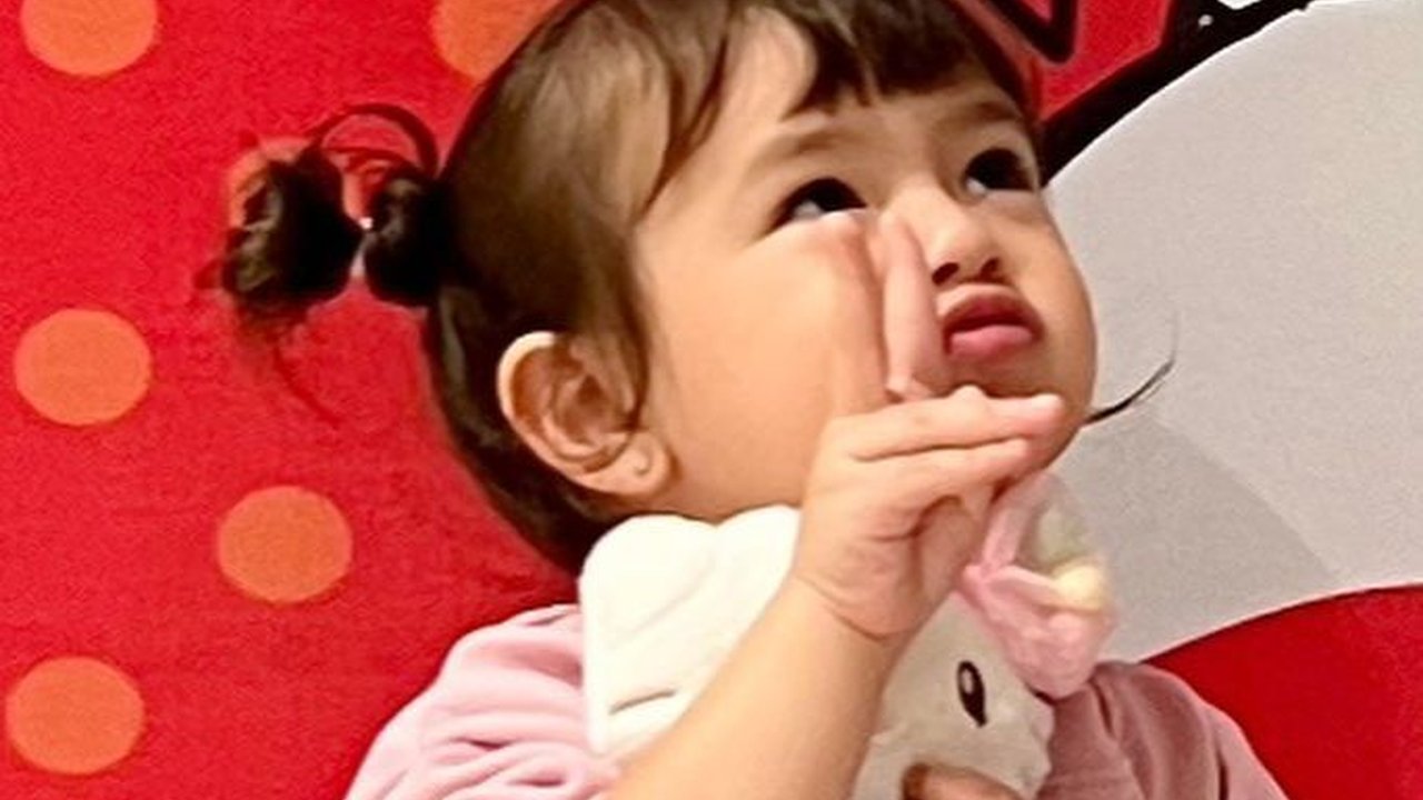 10 Potret Terbaru Chloe Anak Asmirandah dan Jonas Rivanno Jelang Usia 3 Tahun, Gayanya Makin Gemesin!