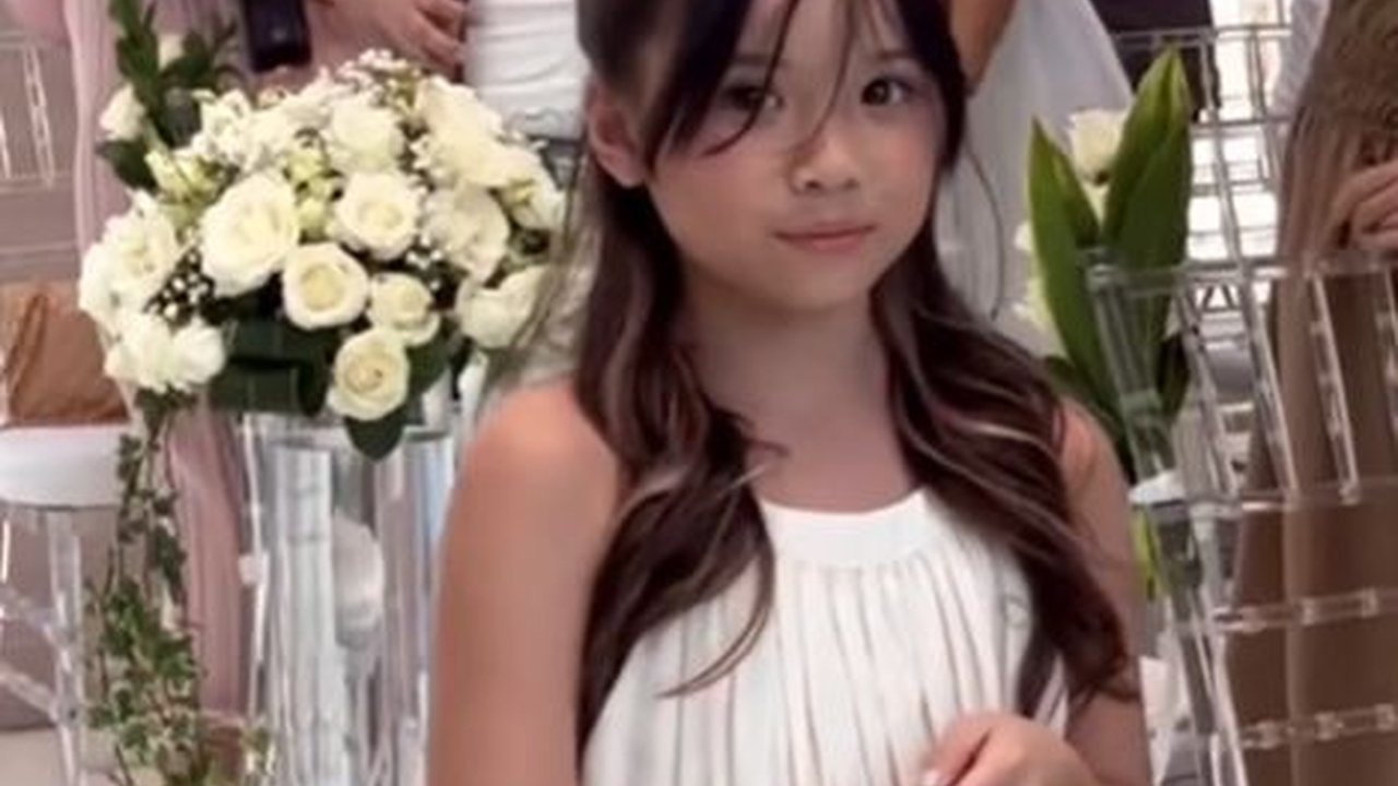 Potret Gempi Menjadi Flower Girl pada Pemberkatan Nikah Gritte Agatha, Memukau dalam Gaun Putih yang Cantik