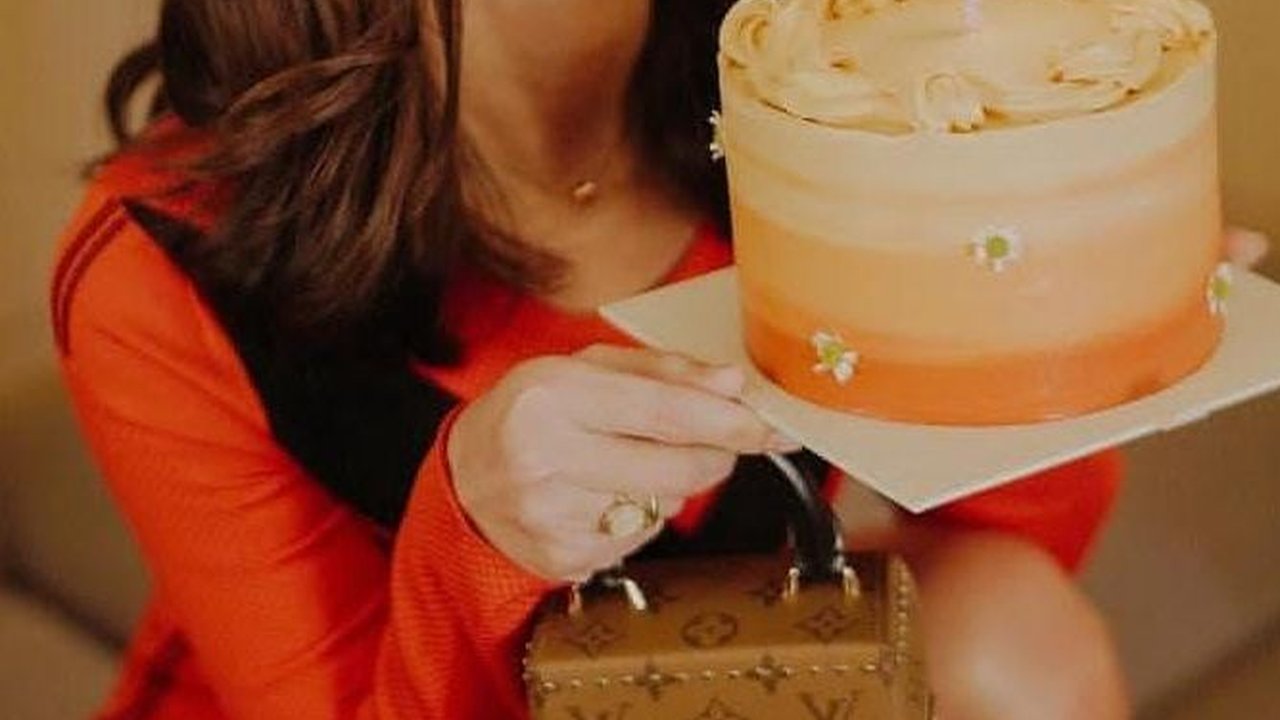 Sweet Abis! Luna Maya Peluk Maxime Bouttier di Momen Ulang Tahunnya, Netizen Auto Baper