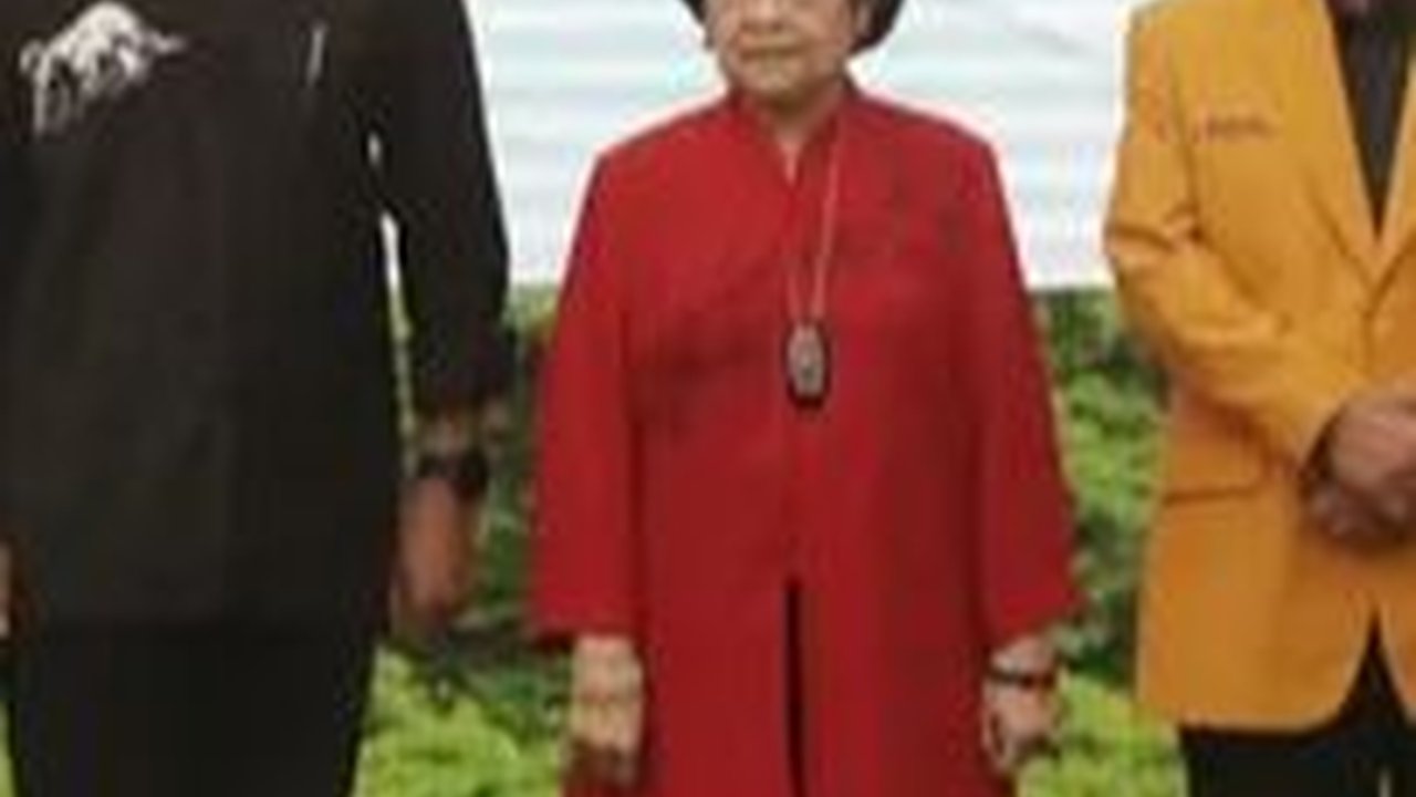 VIDEO: Tawa Gurih Ganjar Dapat Pantun dari Hasto saat Kerja Sama PDIP & Hanura