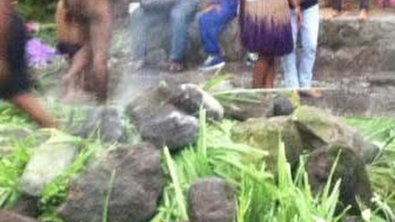 Makna Tradisi Bakar Batu di Papua dan Nilai Toleransi Umat Beragama di Dalamnya