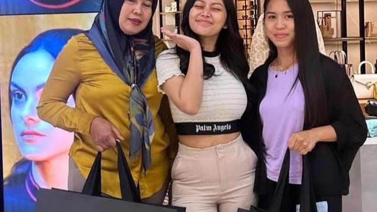 Tak Tega Lihat ART Kena Tipu, Rachel Vennya Langsung Ajak Belanja Tas Branded di Mal