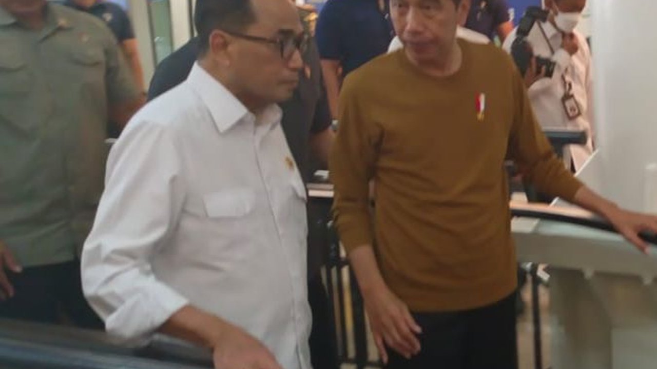 Didampingi Erick Thohir, Jokowi Jajal LRT Harjamukti-Dukuh Atas