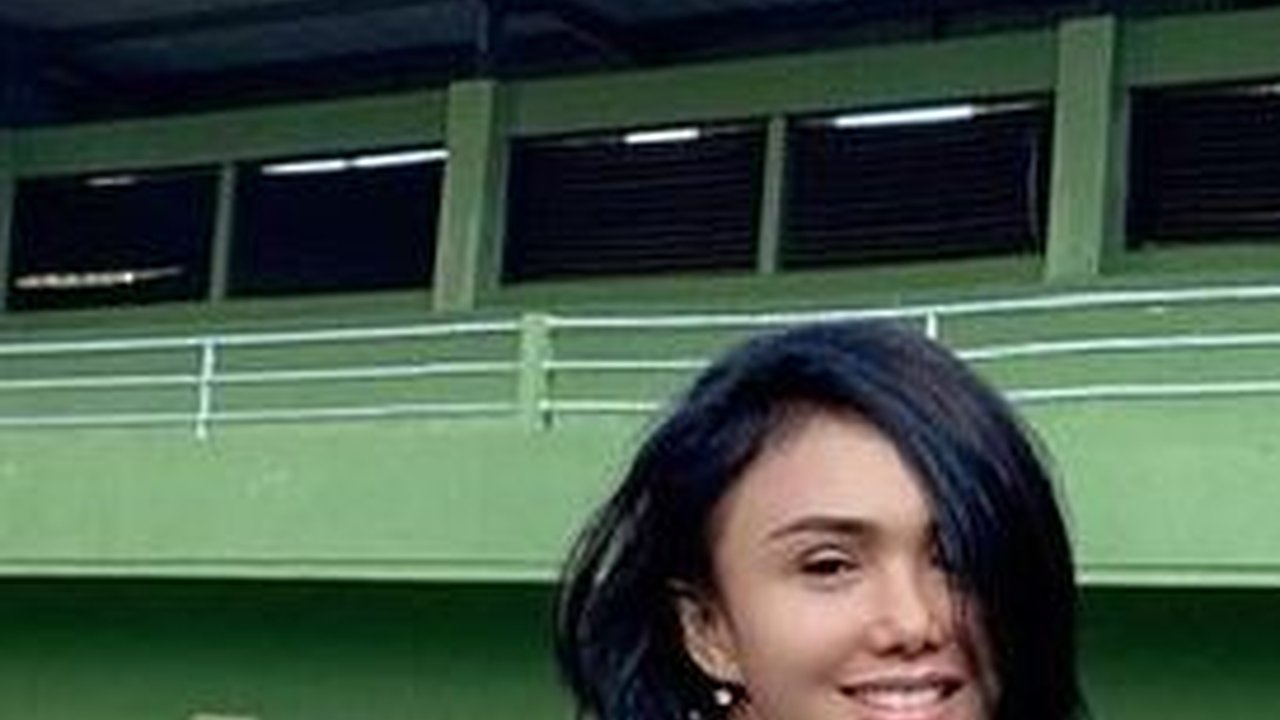 Yuni Shara Berpose di Lapangan Tenis Bikin Salfok, Ending-nya Makan Bakso