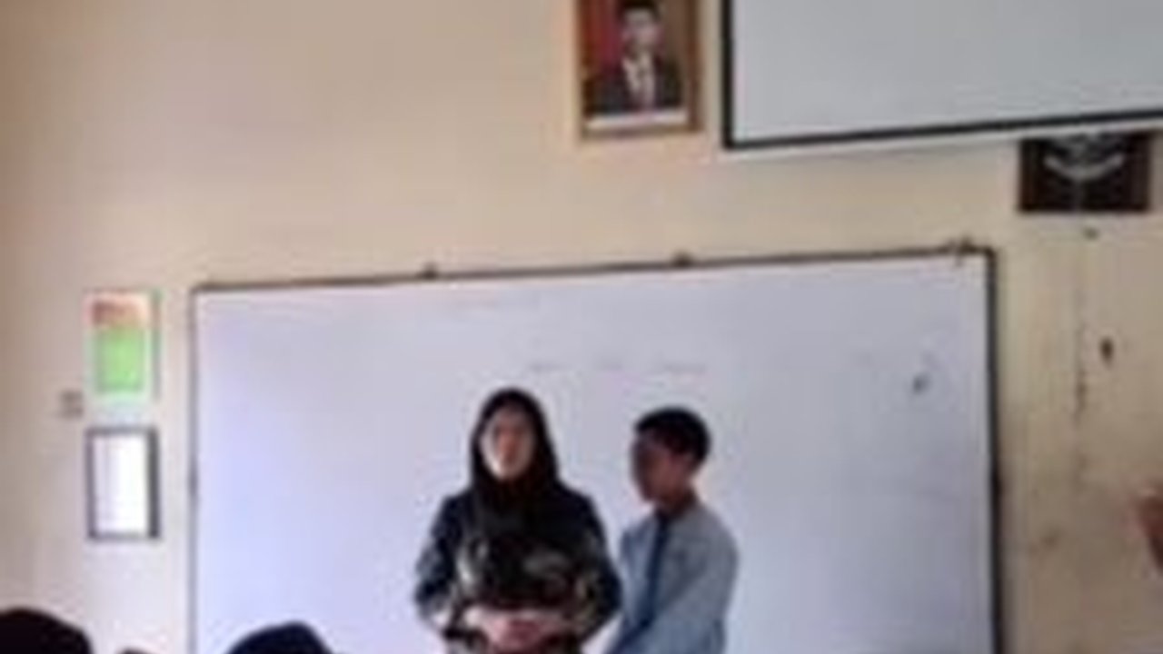 Viral Momen Murid Pindah Sekolah Ditangisi Teman Sekelas, Kisah di Baliknya Bikin Haru