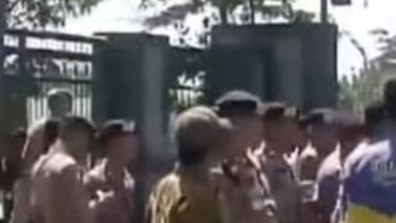 Demo di Kantor Bupati Bekasi, Massa Tuntut Pengentasan Angka Pengangguran
