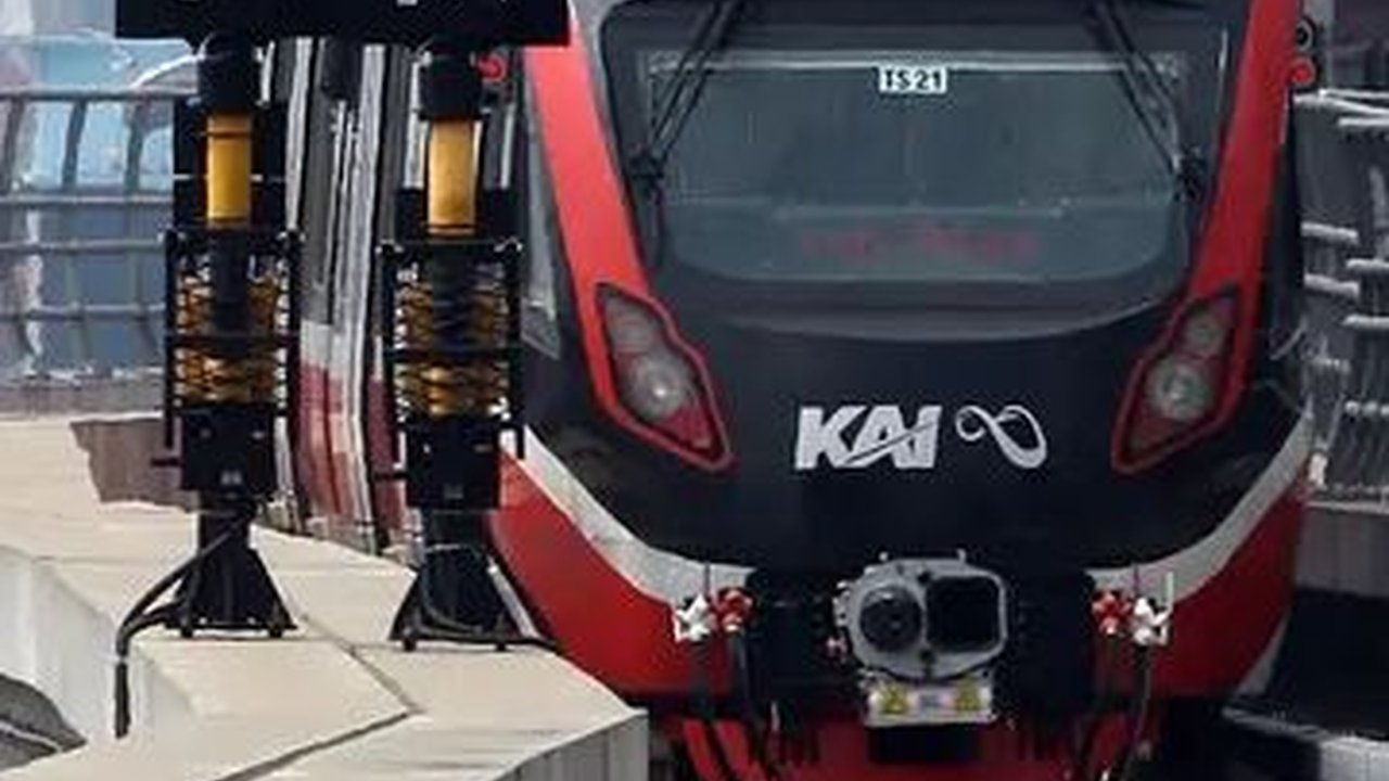 Tikungan LRT di Gatot Soebroto Disebut Salah Desain, Ini Penjelasan Menhub