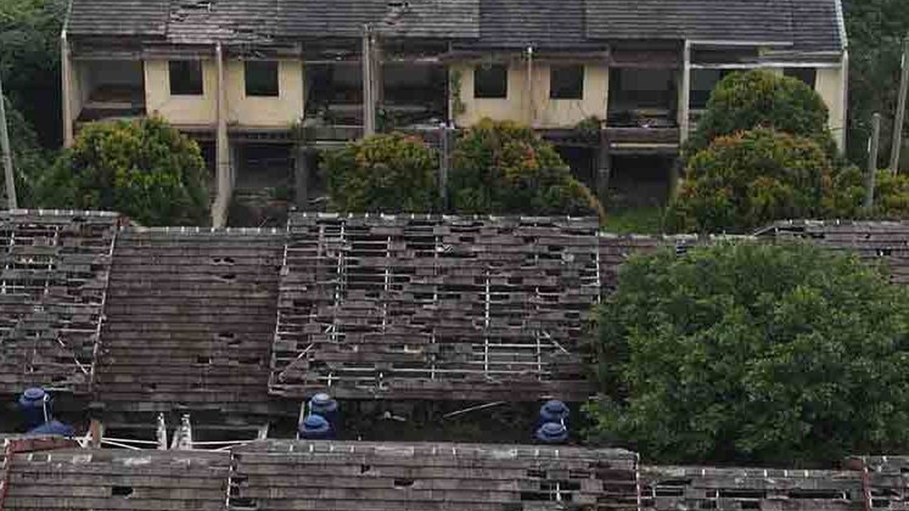 FOTO: Suramnya Kompleks Perumahan Mewah Terbengkalai di Pulogadung, Bangunan Rusak dan Dipenuhi Semak Belukar