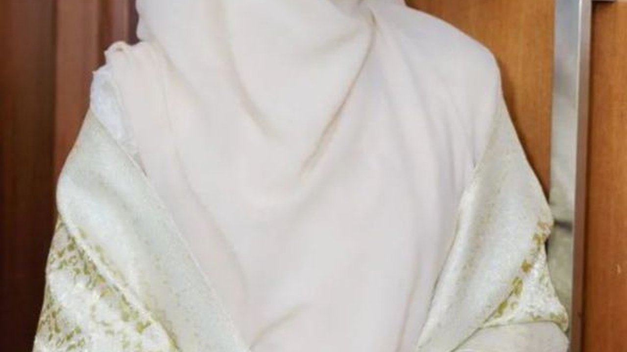 Dulu Bersinar Terang, Para Artis Cantik ini Putuskan 'Pensiun' dari TV Usai Hijrah