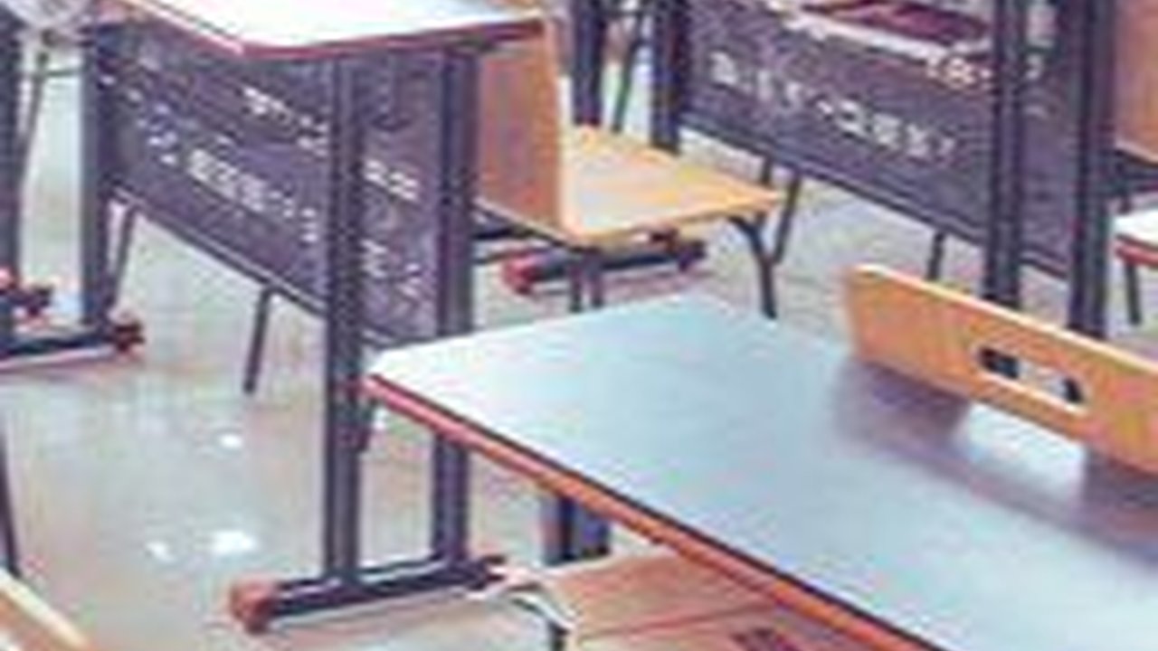 7 Contoh Puisi Perpisahan Sekolah yang Menyentuh Hati & Penuh Nuansa Haru