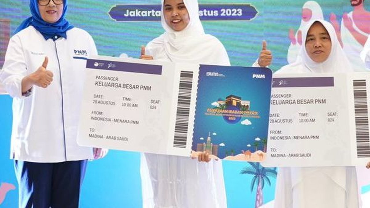 Nasabah Probolinggo Ini Menangis Terharu saat PNM Berangkatkan Umroh