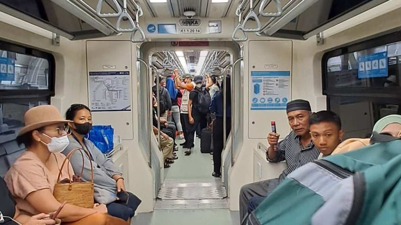 Menuju Stasiun Cawang, LRT Jabodebek Tiba-Tiba Berhenti Selama 9 Menit