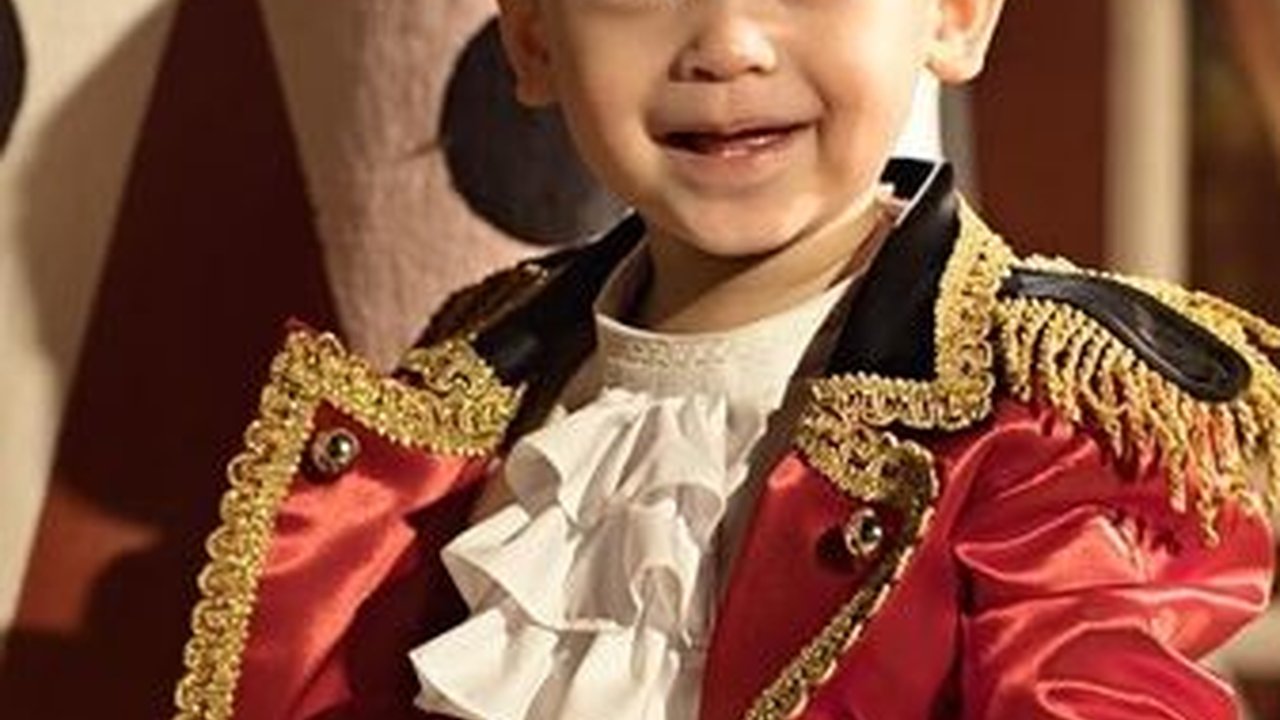 8 Potret Baby Yannick, Anak Yasmine Wildblood yang Kini Berusia 1 Tahun, Menggemaskan dalam Balutan Baju Pemain Sirkus