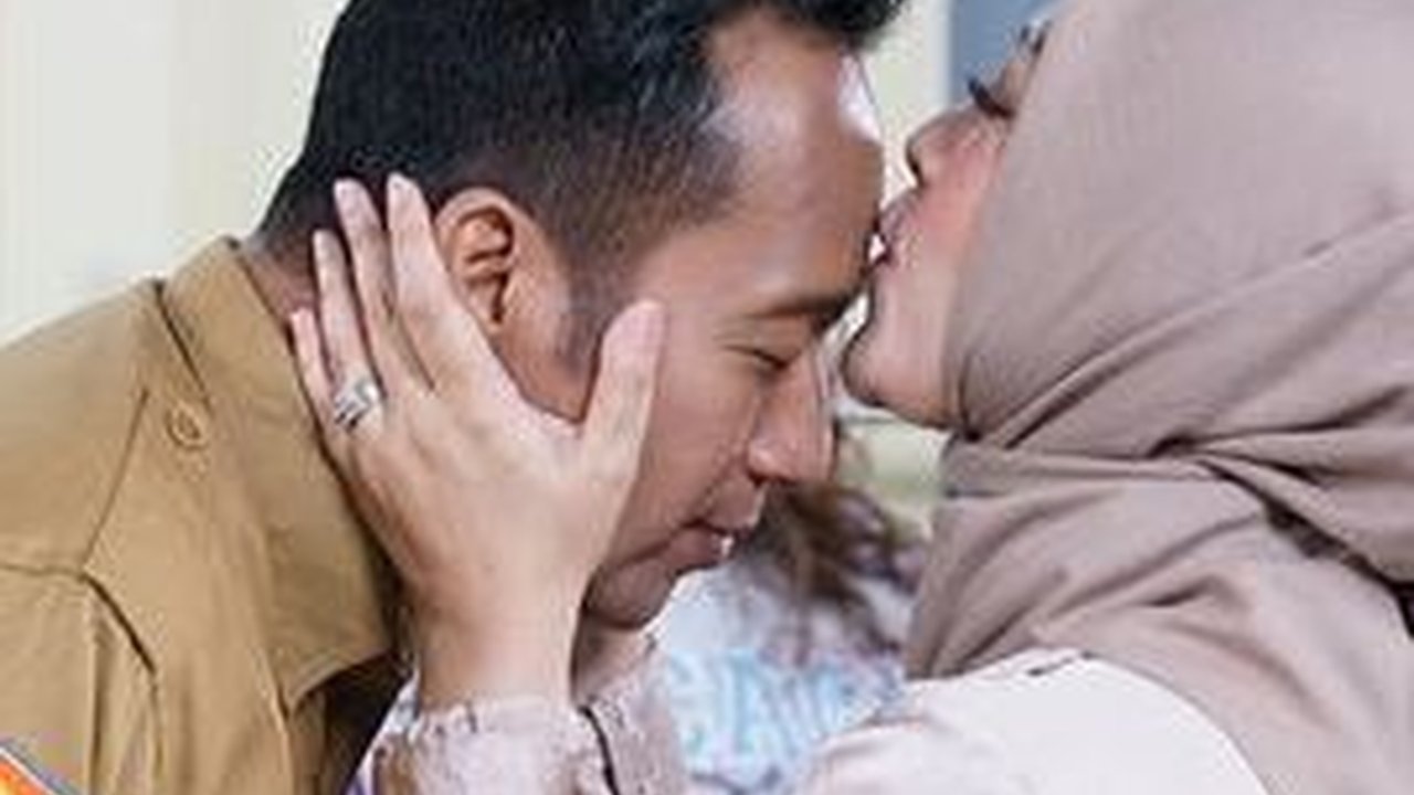 Potret Ulang Tahun Denny Cagur ke-46, Dapat Kejutan Istimewa dari Istri saat Syuting