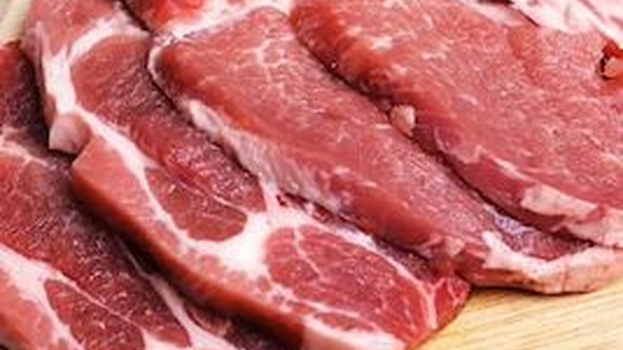 Temuan Daging Sapi Gelonggongan Bikin Geger Warga Surabaya, Begini Tips Pilih Daging Sehat di Pasar