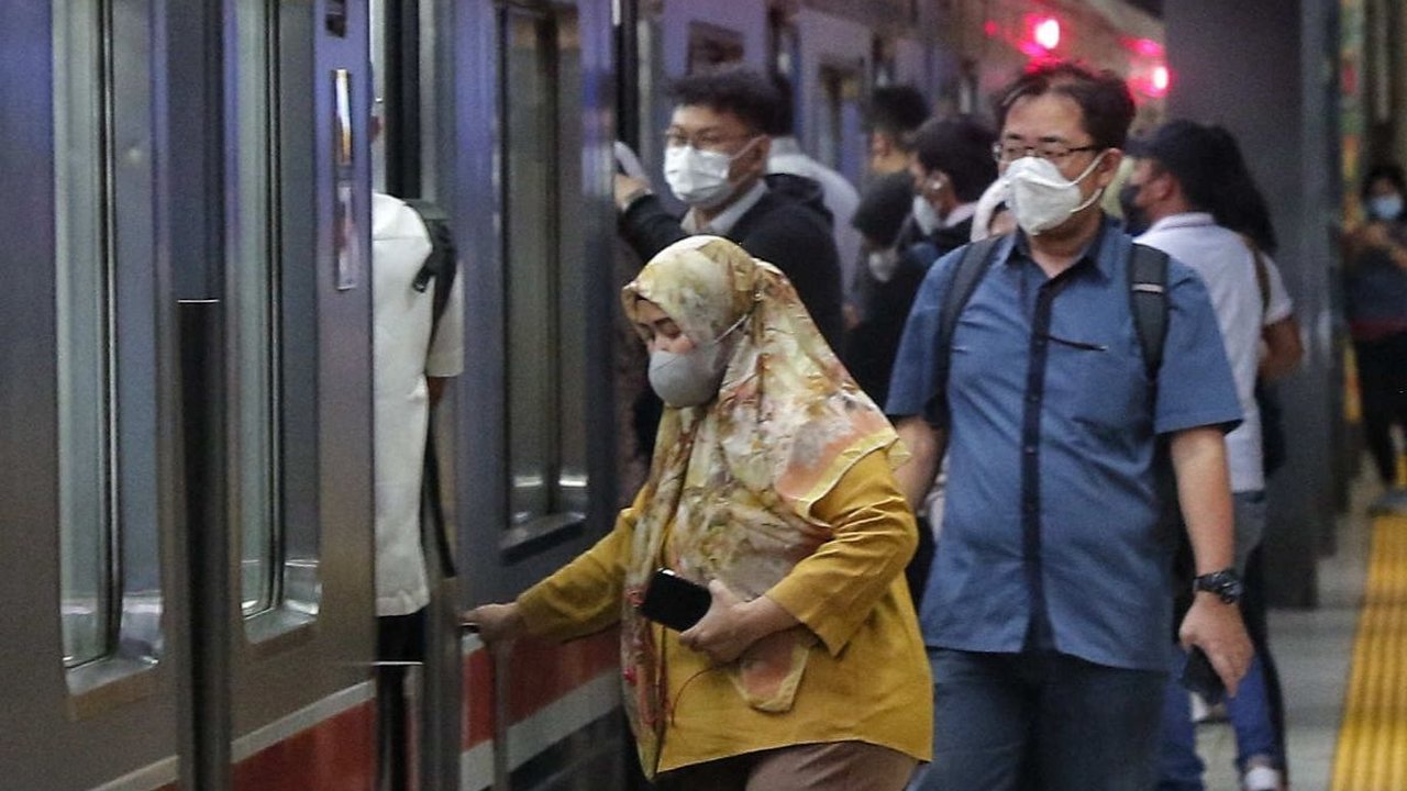 Membandingkan Besaran Ongkos MRT, LRT Jabodebek dan KRL