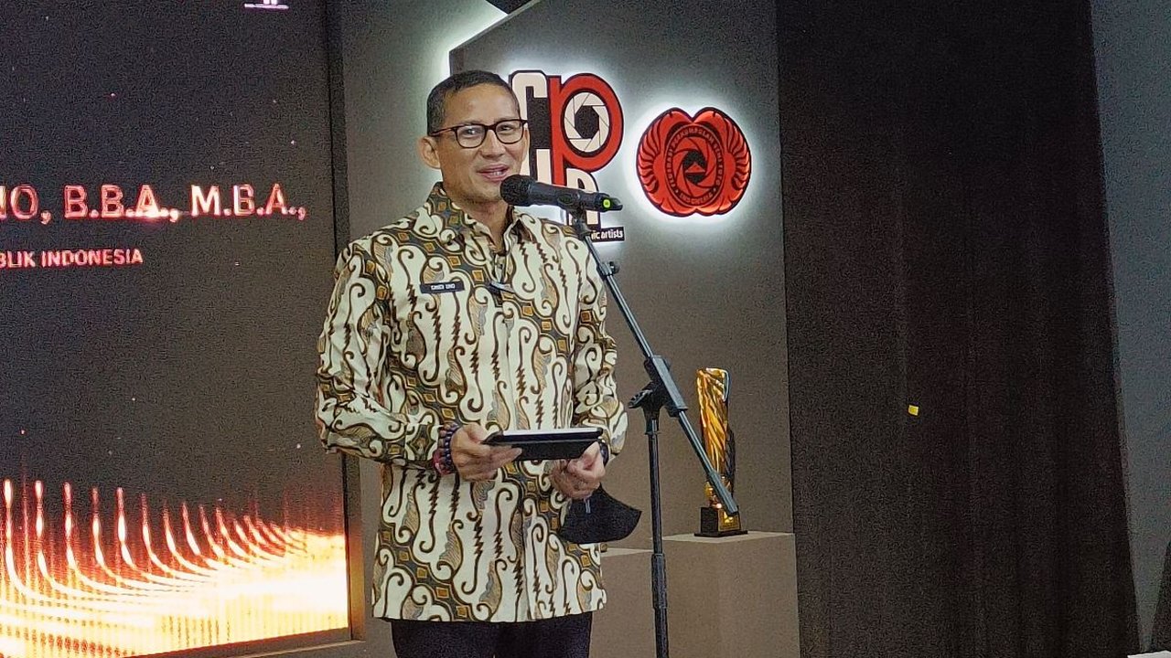 Pantun Sandiaga Singgung Nasib di Pilpres Belum Jelas: Tetap Kerja Ikhlas dan Semangat