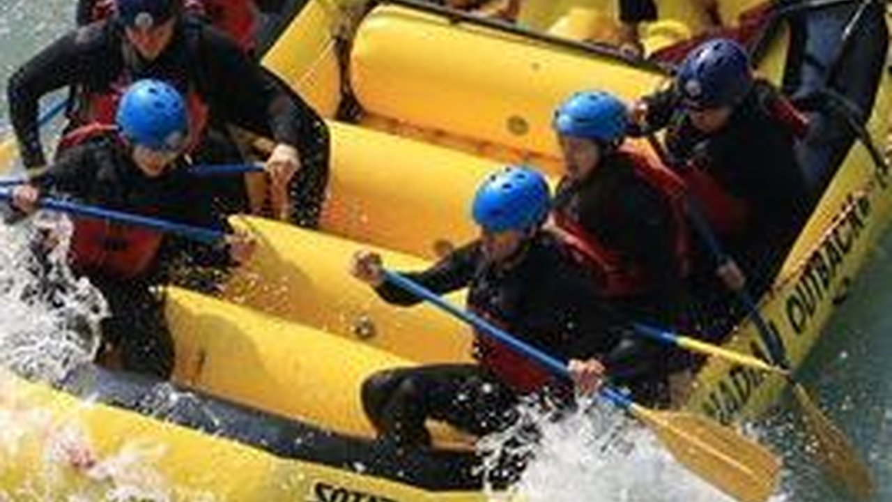 Memacu Adrenalin! Potret Natasha Wilona saat Rafting di Kanada, Netizen 'Sentil' Verrell Bramasta: Berani Ga Rell?