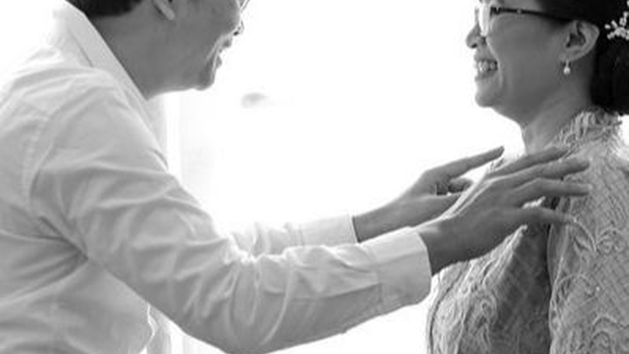 Romantisnya Tak Ada Lawan, Pasutri Ini Berjuang Sejak Kuliah & Raih Predikat Guru Besar Bersama