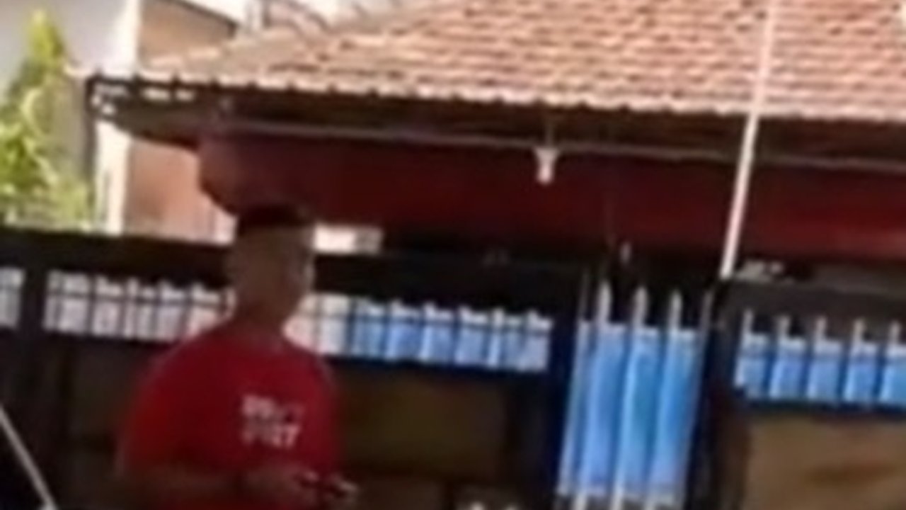 Detik-Detik Maling Sepeda Kepergok saat Beraksi, Aksi Pemilik Rumah Curi Perhatian
