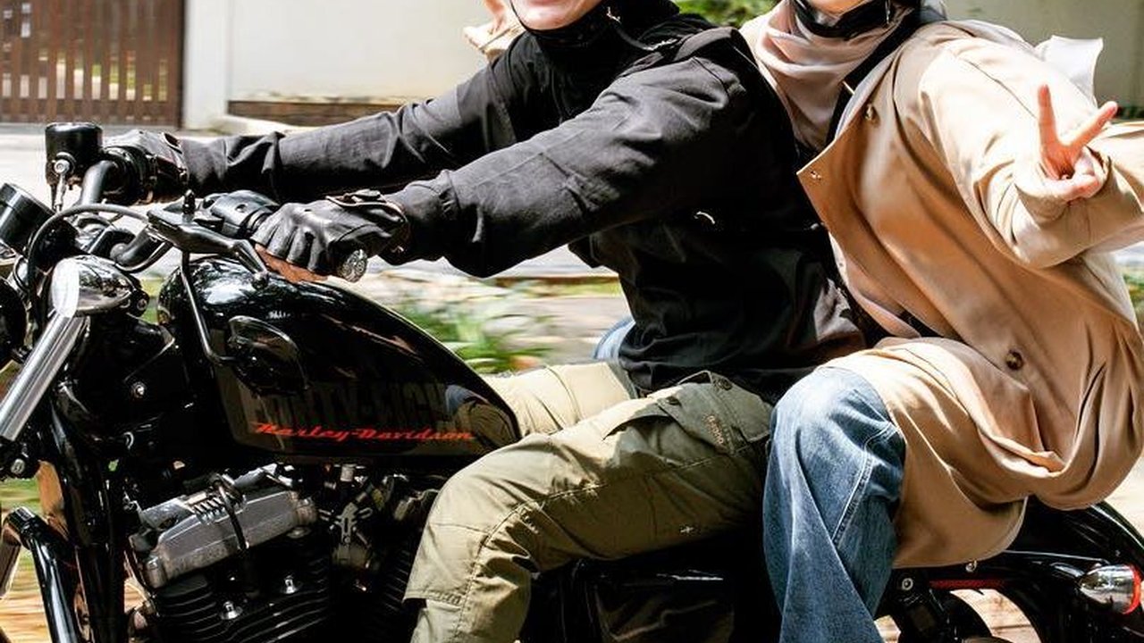 Keren! 10 Potret Dian Ayu Lestari Bonceng Natasha Rizky Naik Moge, Seru Banget!