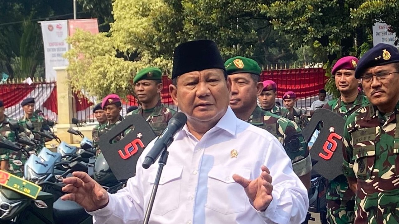 Menhan Prabowo Bagikan 100 Unit Motor Trail Listrik Buatan Dalam Negeri ke TNI dan Polri
