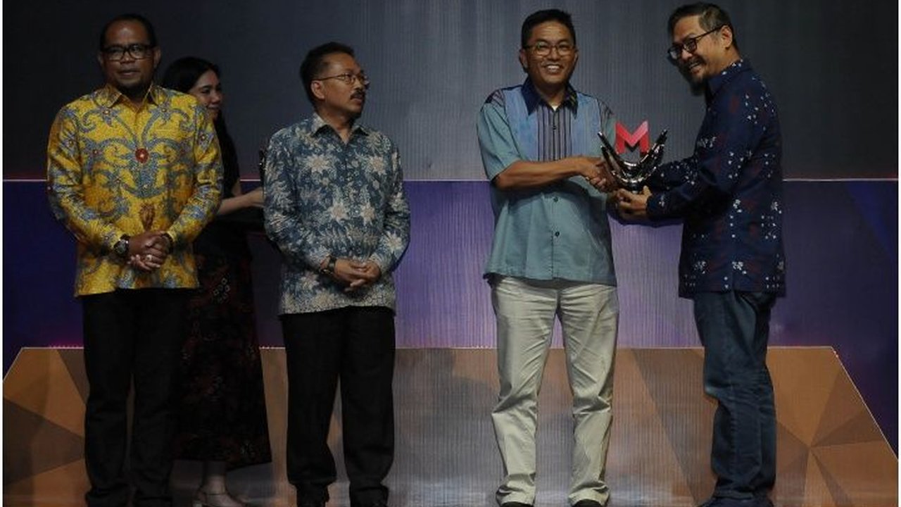 FOTO: Raih Penghargaan Program Desa Wisata, Sumatera Barat hingga NTB Terima Trofi Merdeka Awards 2023