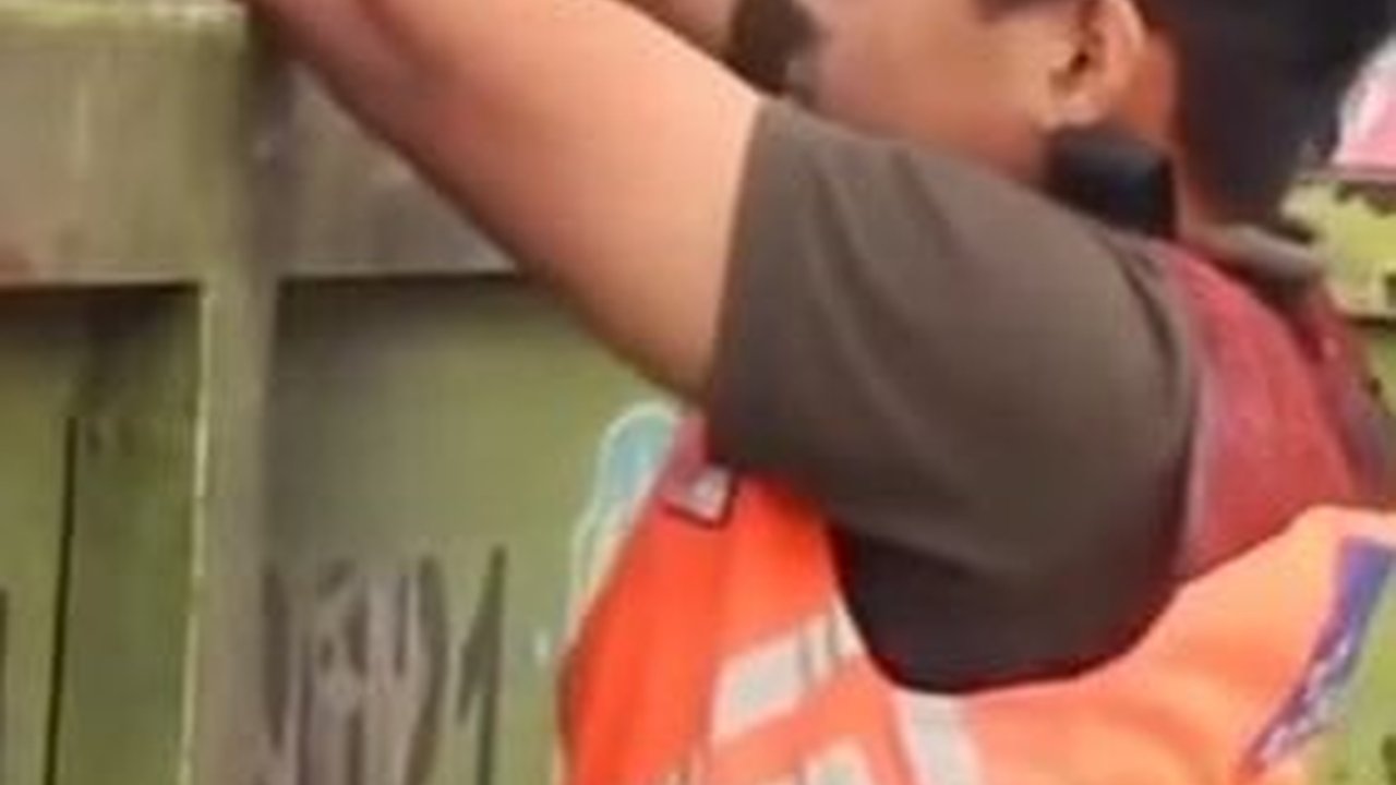 Petugas Sampah Lulus Jadi Polisi, Cita-citanya Mulia Jadi Tulang Punggung Gantikan Almarhum Ayahnya