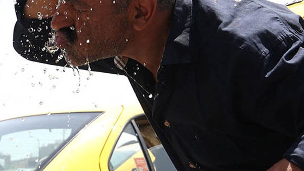 FOTO: Iran Tetapkan Libur Nasional 2 Hari karena Cuaca Panas Ekstrem, Suhunya 51 Derajat Celcius