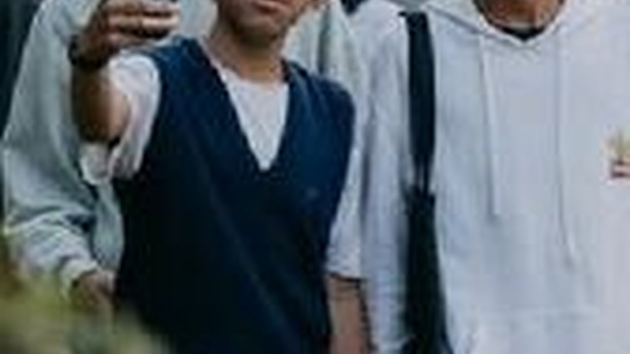 Survei: Generasi Z Paling Melek Medsos Tapi Lebih Suka Belanja ke Toko Langsung