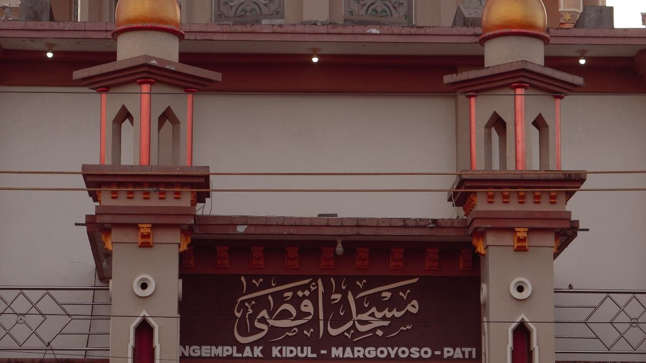 5 Wisata Halal di Indonesia yang Potensial, Kaya Akan Ikon Religius