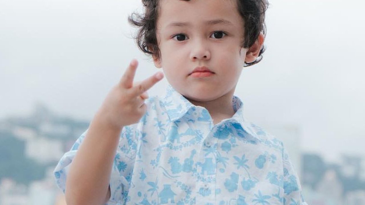 Jelang Usia 3 Tahun, ini 10 Potret Terbaru Saka Anak Kelima Ussy dan Andhika Pratama yang Makin Gemesin!