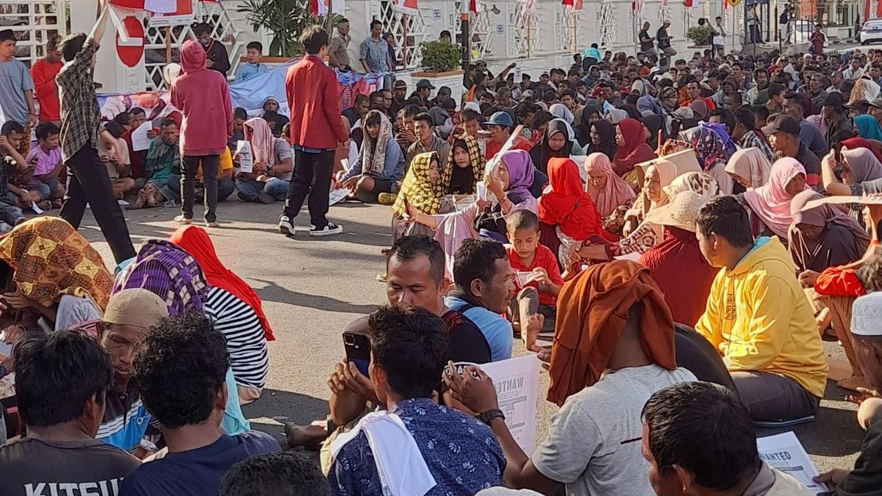 Kesal Selalu Tak Digubris, Warga Kabupaten Pasaman Geruduk Kantor Gubernur Sumbar Mahyeldi