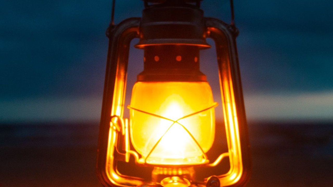 Unsur dari Bahan Kuno Ini Ternyata Bisa Simpan Energi untuk Menyalakan Lampu