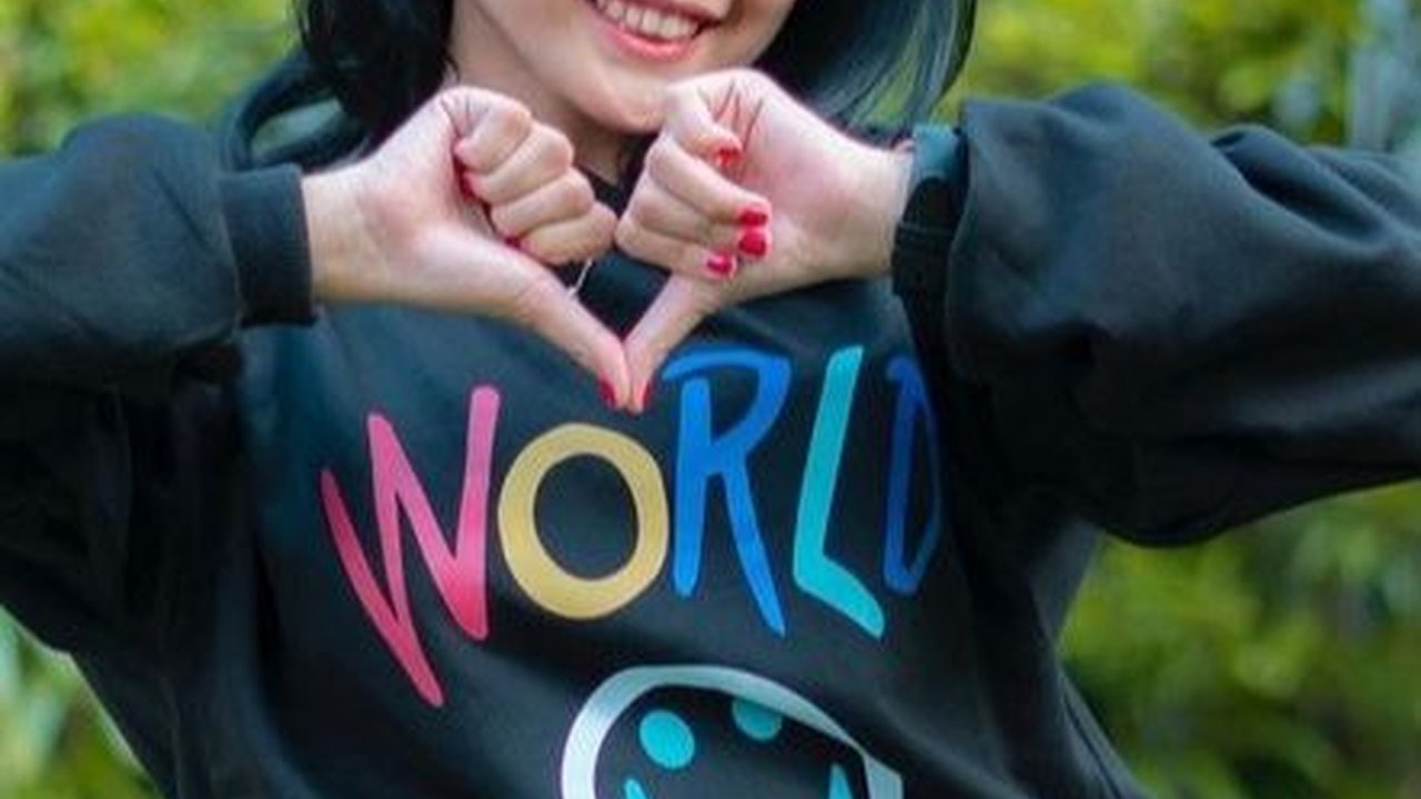 Bukti Sukses di Usia Belia, Intip Deretan Potret Rumah Putri Isnari di Kampung dengan Nuansa Emas