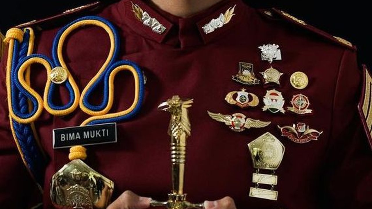 Anak Jenderal Polri Tugas Bareng Sang Ayah di Bareskrim Usai jadi Perwira, ini Sosoknya Gagah & Tampan